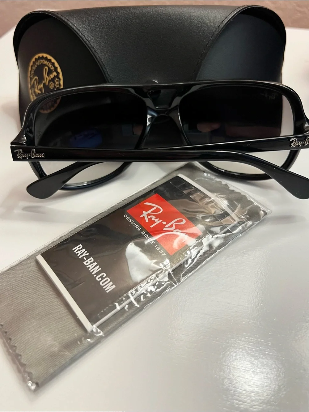 Ray-Ban-4162 aviator Black Frame with Gray-to-Cream Gradient Sunglasses